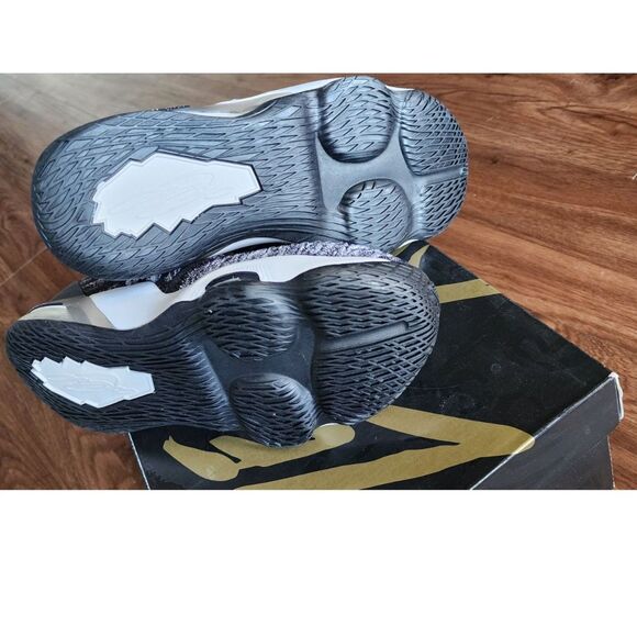 NWTWB - LEBRON XVII GS BIG BOYS 6Y - BLACK - Picture 3 of 4